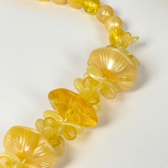 VINTAGE 80s Chunky Yellow Beaded Necklace Plastic Flower Barbie Y2K Twee - Picture 10 of 11